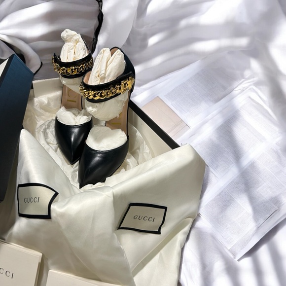 Gucci Sylvie Chain Pumps - Picture 7 of 13